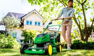 Najlepsze kosiarki spalinowe z silnikiem B&S – wybierz mądrze i oszczędzaj
