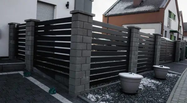 Jak wysoki może być płot? Poznaj przepisy i uniknij problemów